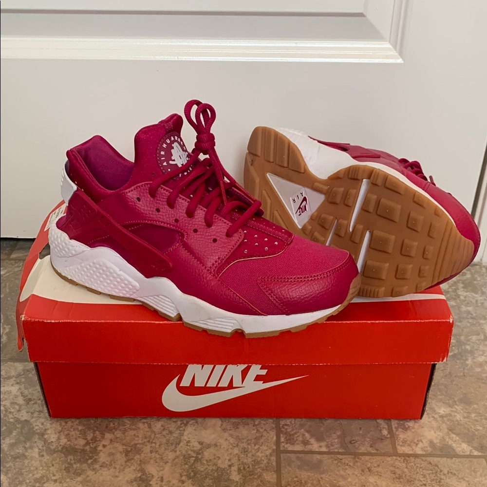 Nike Air Huarache Run “Sport Fuchsia Gum” Sneakers women’s size 10